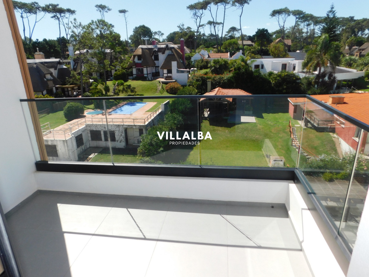 Apartamento ID.4409 - PENT HOUSE EN PINARES PRIMERA FILA 3 DORMITORIOS A ESTRENAR