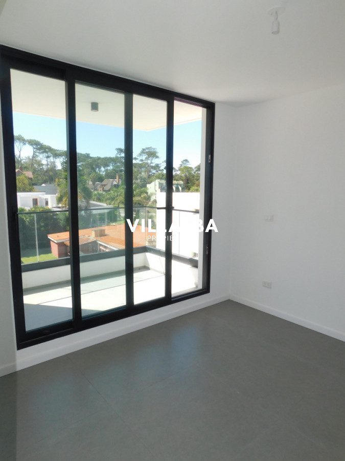 Apartamento ID.4409 - PENT HOUSE EN PINARES PRIMERA FILA 3 DORMITORIOS A ESTRENAR