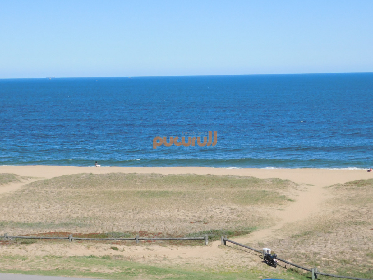 Apartamento ID.2669 - PENT HOUSE EN PINARES PRIMERA FILA 3 DORMITORIOS A ESTRENAR