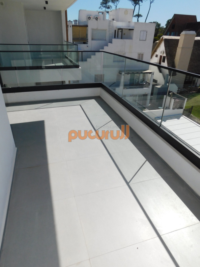 Apartamento ID.2669 - PENT HOUSE EN PINARES PRIMERA FILA 3 DORMITORIOS A ESTRENAR