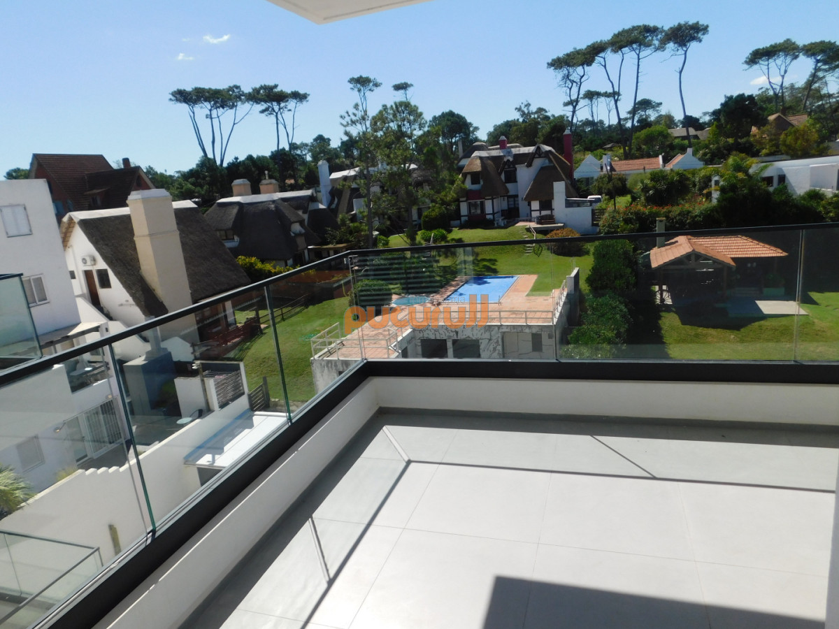 Apartamento ID.2669 - PENT HOUSE EN PINARES PRIMERA FILA 3 DORMITORIOS A ESTRENAR