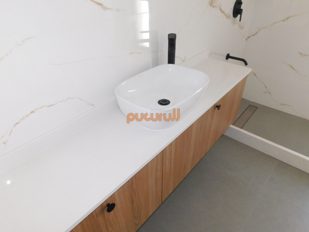 Apartamento ID.2669 - PENT HOUSE EN PINARES PRIMERA FILA 3 DORMITORIOS A ESTRENAR