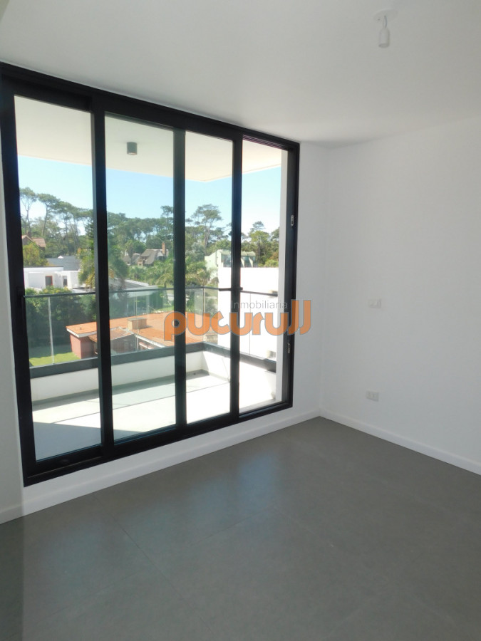 Apartamento ID.2669 - PENT HOUSE EN PINARES PRIMERA FILA 3 DORMITORIOS A ESTRENAR