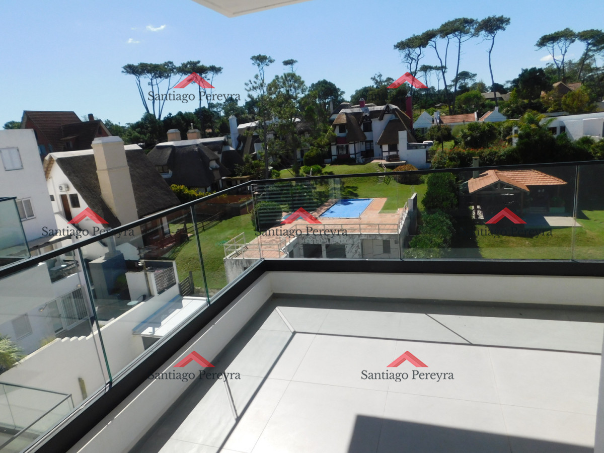 Apartamento ID.17012 - PENT HOUSE EN PINARES PRIMERA FILA 3 DORMITORIOS A ESTRENAR