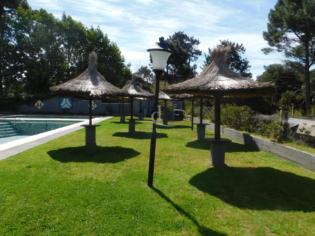 Apartamento en Av. Roosevelt 1 dormitorio con servicio. Punta del Este. - Imagen 30