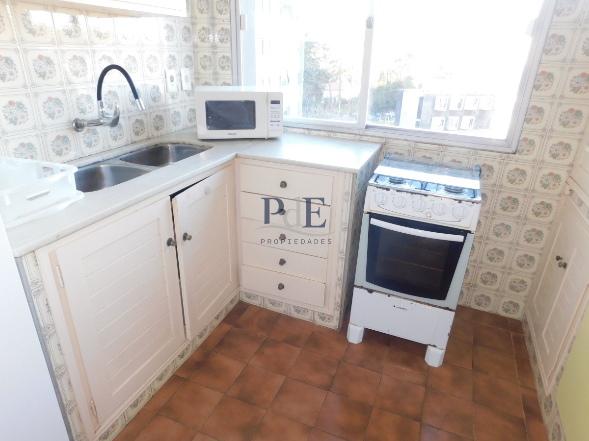 Apartamento en Av. Roosevelt 1 dormitorio con servicio. Punta del Este. - Imagen 8
