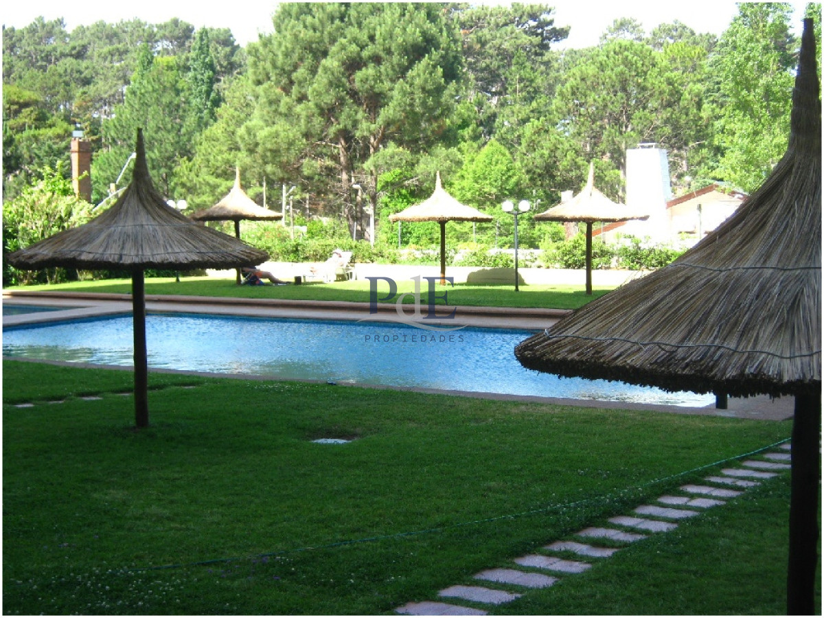 Apartamento en Av. Roosevelt 1 dormitorio con servicio. Punta del Este. - Imagen 35