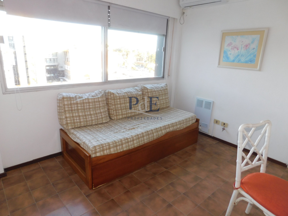Apartamento en Av. Roosevelt 1 dormitorio con servicio. Punta del Este. - Imagen 2