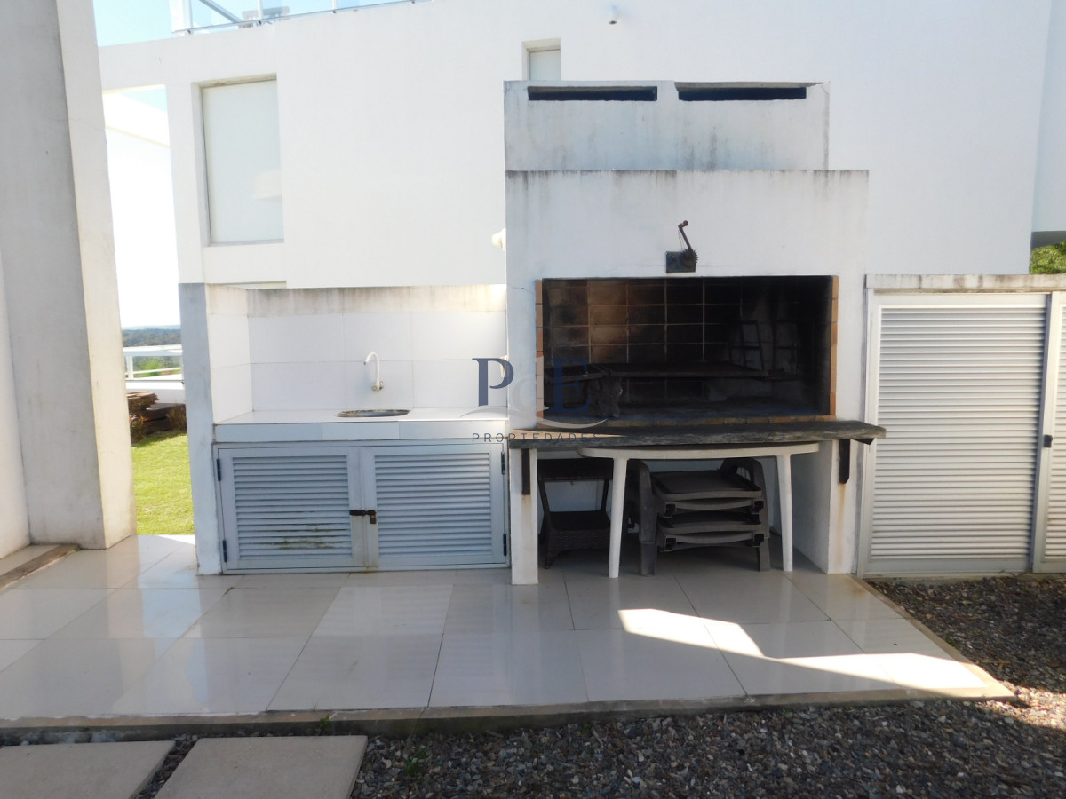 Apartamento en venta de 2 dormitorios en Punta Ballena. - Imagen 17