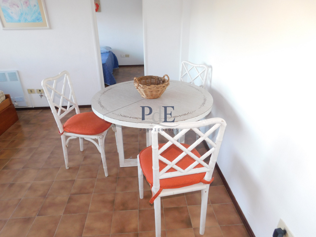 Apartamento en Av. Roosevelt 1 dormitorio con servicio. Punta del Este. - Imagen 1