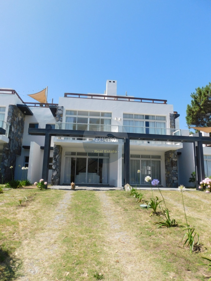 Apartamento ID.2246 - ALQUILER MANANTIALES DÚPLEX 3 DORMITORIOS 