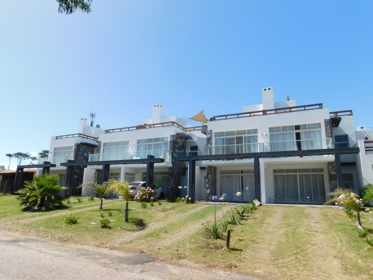 Apartamento ID.2246 - ALQUILER MANANTIALES DÚPLEX 3 DORMITORIOS 