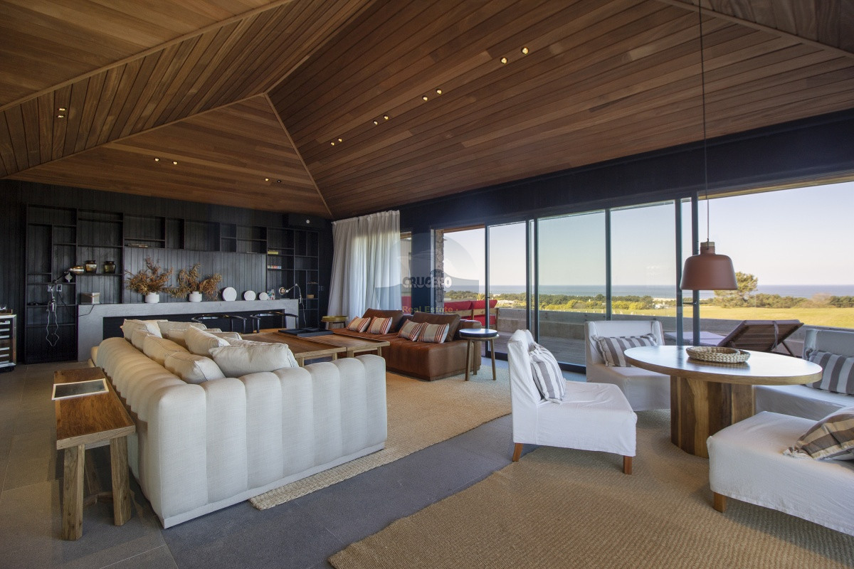 Casa ID.6146 - VENTA DE CASA DE 4 DORMITORIOS VARIO PRIVADO JOSÉ IGNACIO