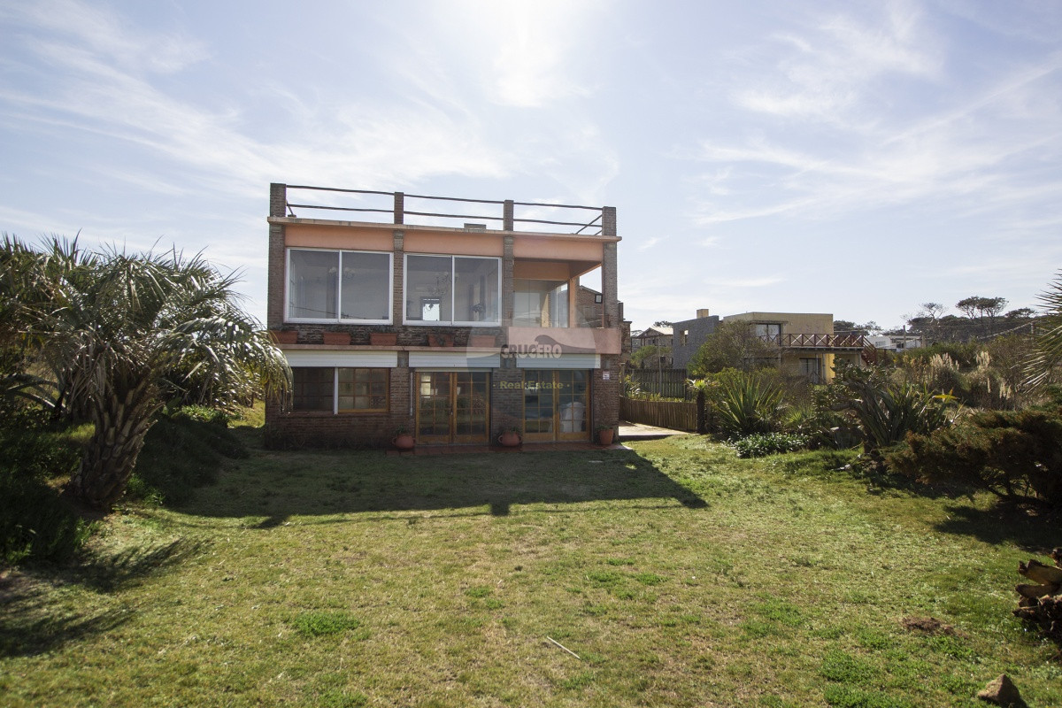 Casa ID.6147 - CASA EN VENTA LA JUANITA FRENTE AL MAR 3 DORMITORIOS  