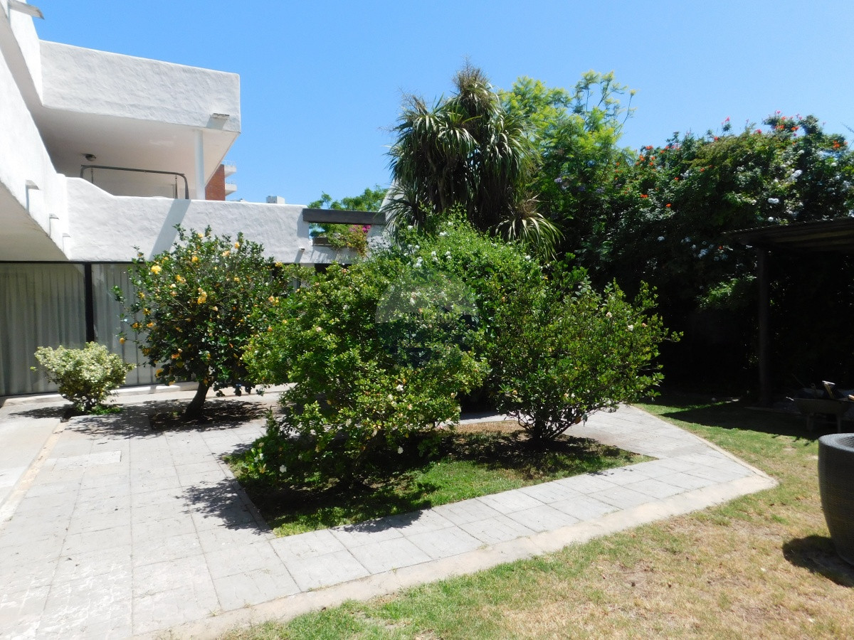 Casa ID.5955 - CASA EN VENTA DE 5 DORMITORIOS EN MANSA