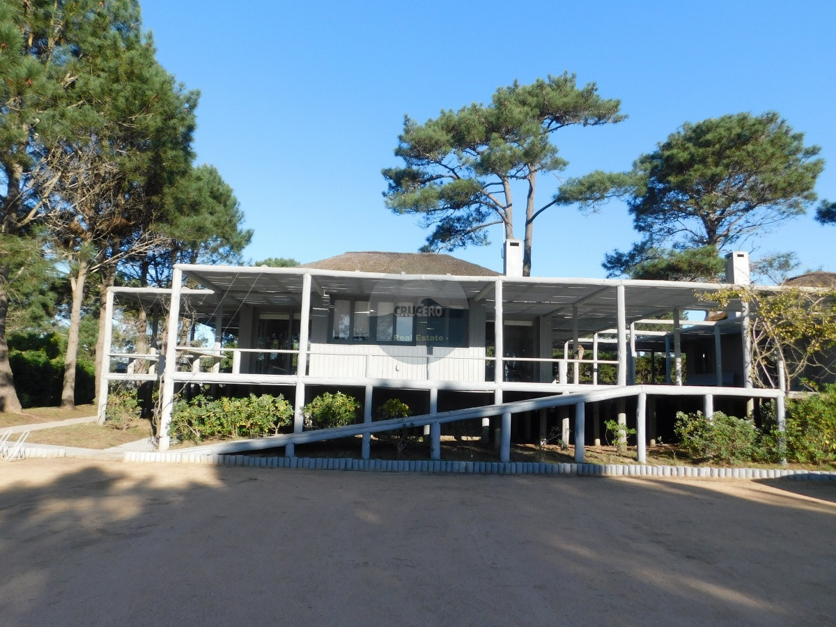 Casa ID.6146 - VENTA DE CASA DE 4 DORMITORIOS VARIO PRIVADO JOSÉ IGNACIO