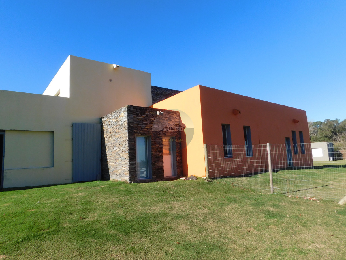 Casa ID.6482 - CASA EN VENTA BARRIO PRIVADO PUNTA BALLENA 440 MTS CONSTRUIDOS