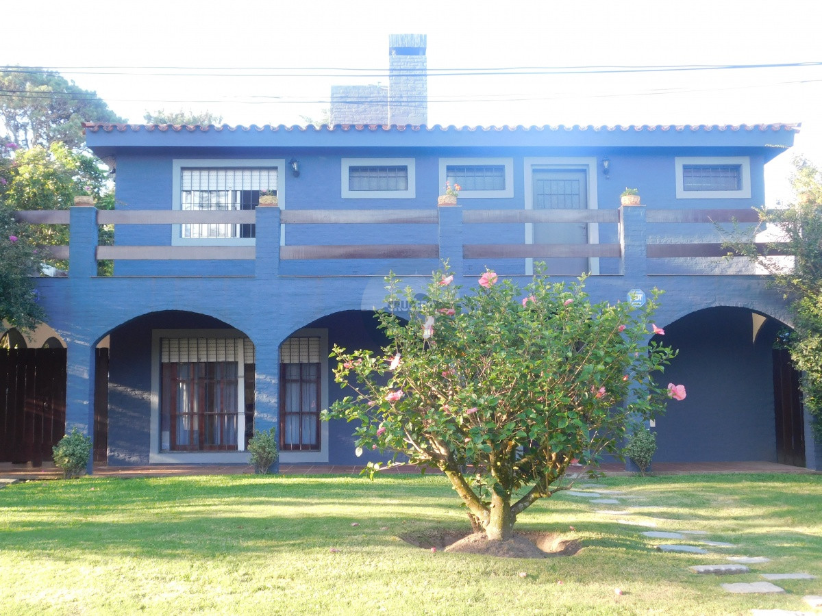 Casa ID.5766 - CASA EN VENTA DE 5 DORMITORIOS EN SAN RAFAEL