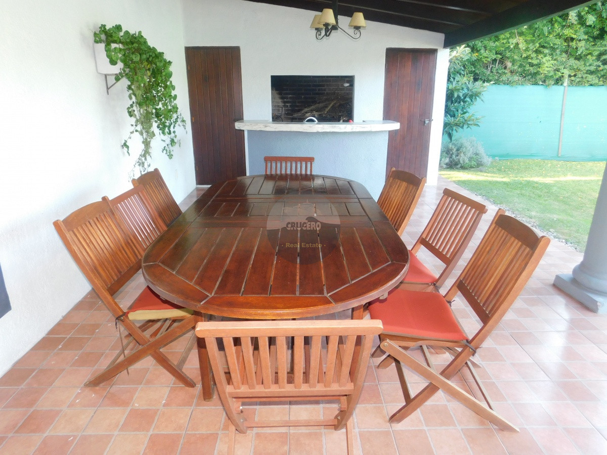 Casa ID.5766 - CASA EN VENTA DE 5 DORMITORIOS EN SAN RAFAEL