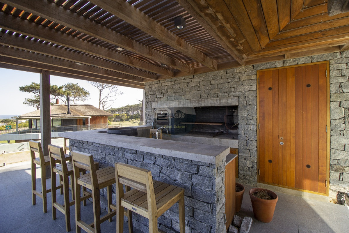 Casa ID.6146 - VENTA DE CASA DE 4 DORMITORIOS VARIO PRIVADO JOSÉ IGNACIO
