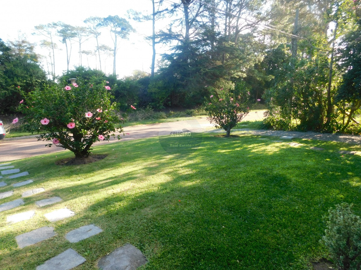 Casa ID.5766 - CASA EN VENTA DE 5 DORMITORIOS EN SAN RAFAEL
