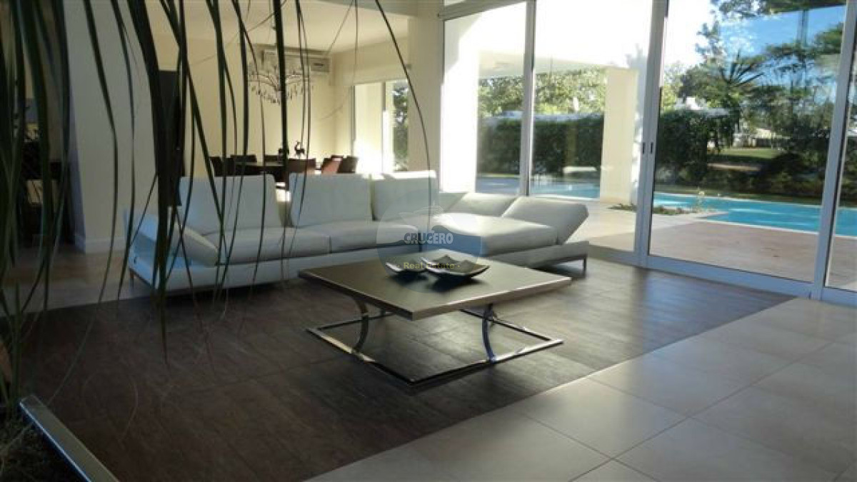 Casa ID.4937 - RESIDENCIA EN VENTA BARRIO PRIVADO PUNTA DEL ESTE