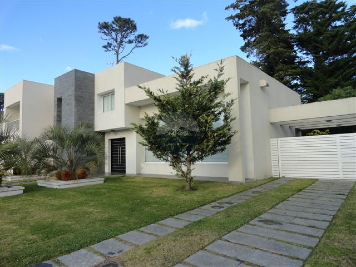 Casa ID.4937 - RESIDENCIA EN VENTA BARRIO PRIVADO PUNTA DEL ESTE