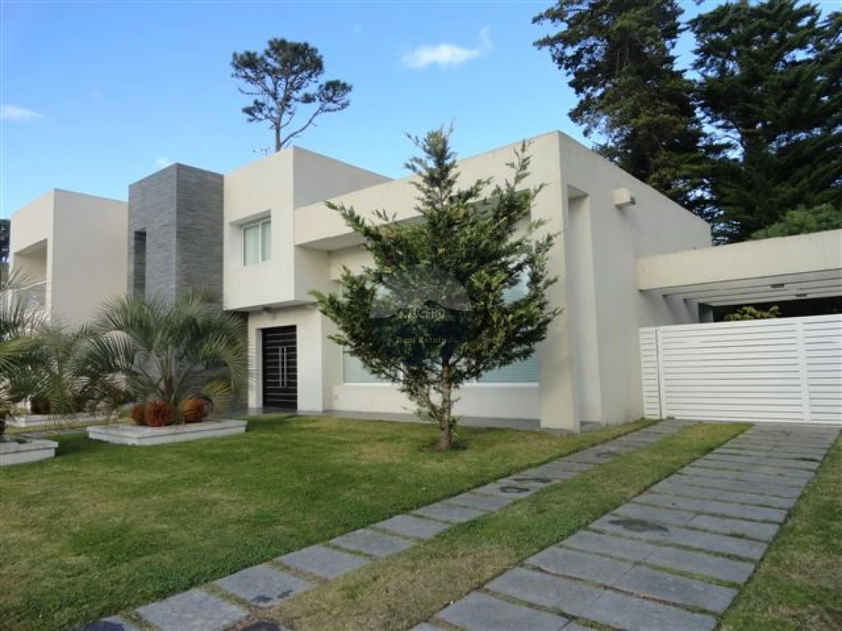 Casa ID.4937 - RESIDENCIA EN VENTA BARRIO PRIVADO PUNTA DEL ESTE