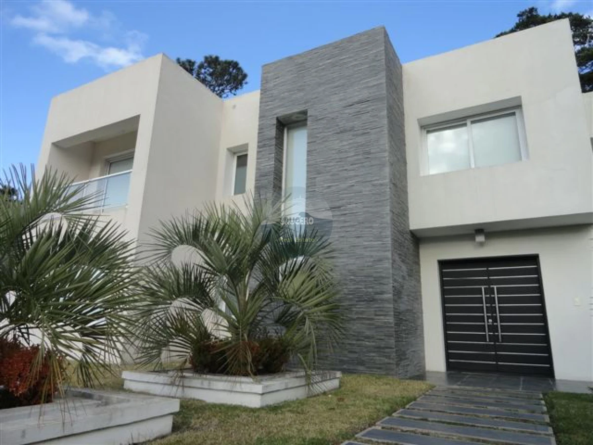 Casa ID.4937 - RESIDENCIA EN VENTA BARRIO PRIVADO PUNTA DEL ESTE