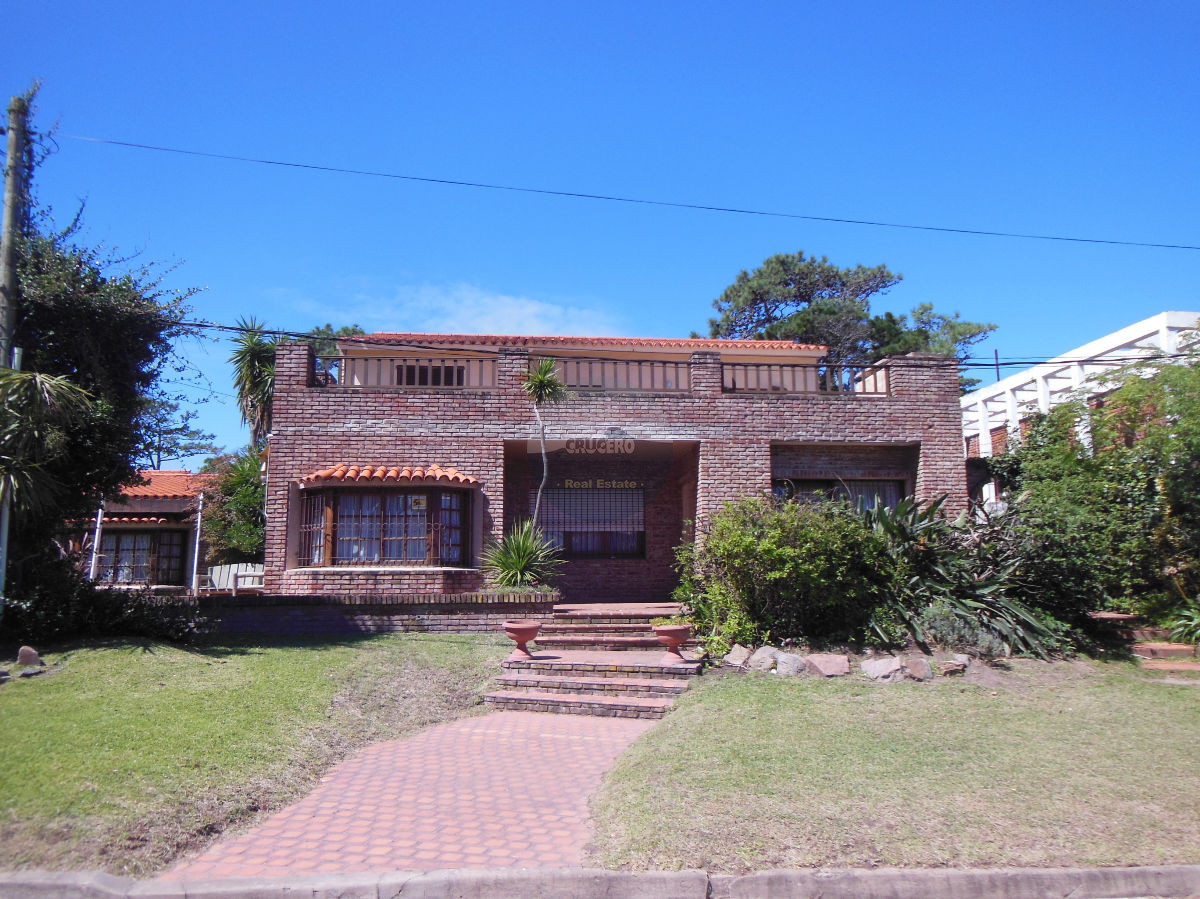 Casa ID.4887 - CASA EN VENTA EN MANSA DE 5 DORMITORIOS 