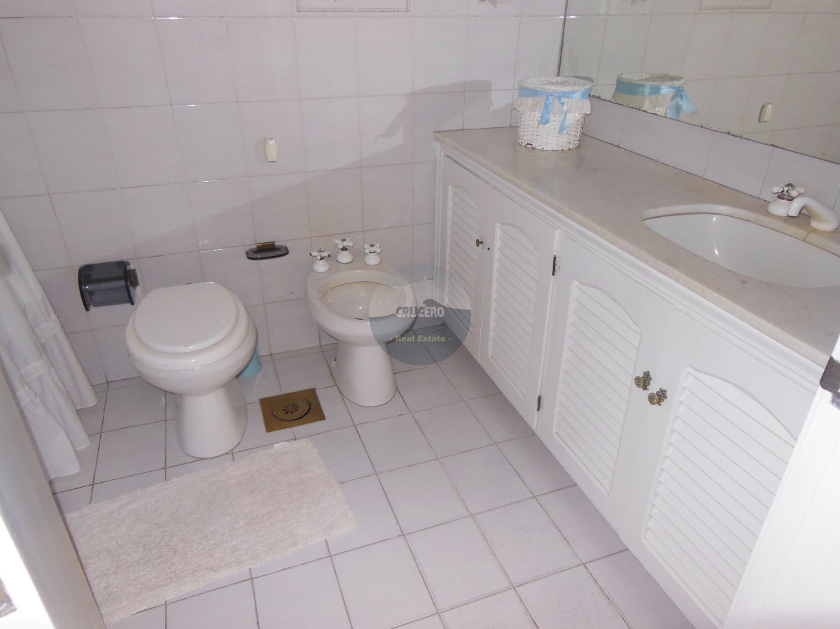 Casa ID.4887 - CASA EN VENTA EN MANSA DE 5 DORMITORIOS 