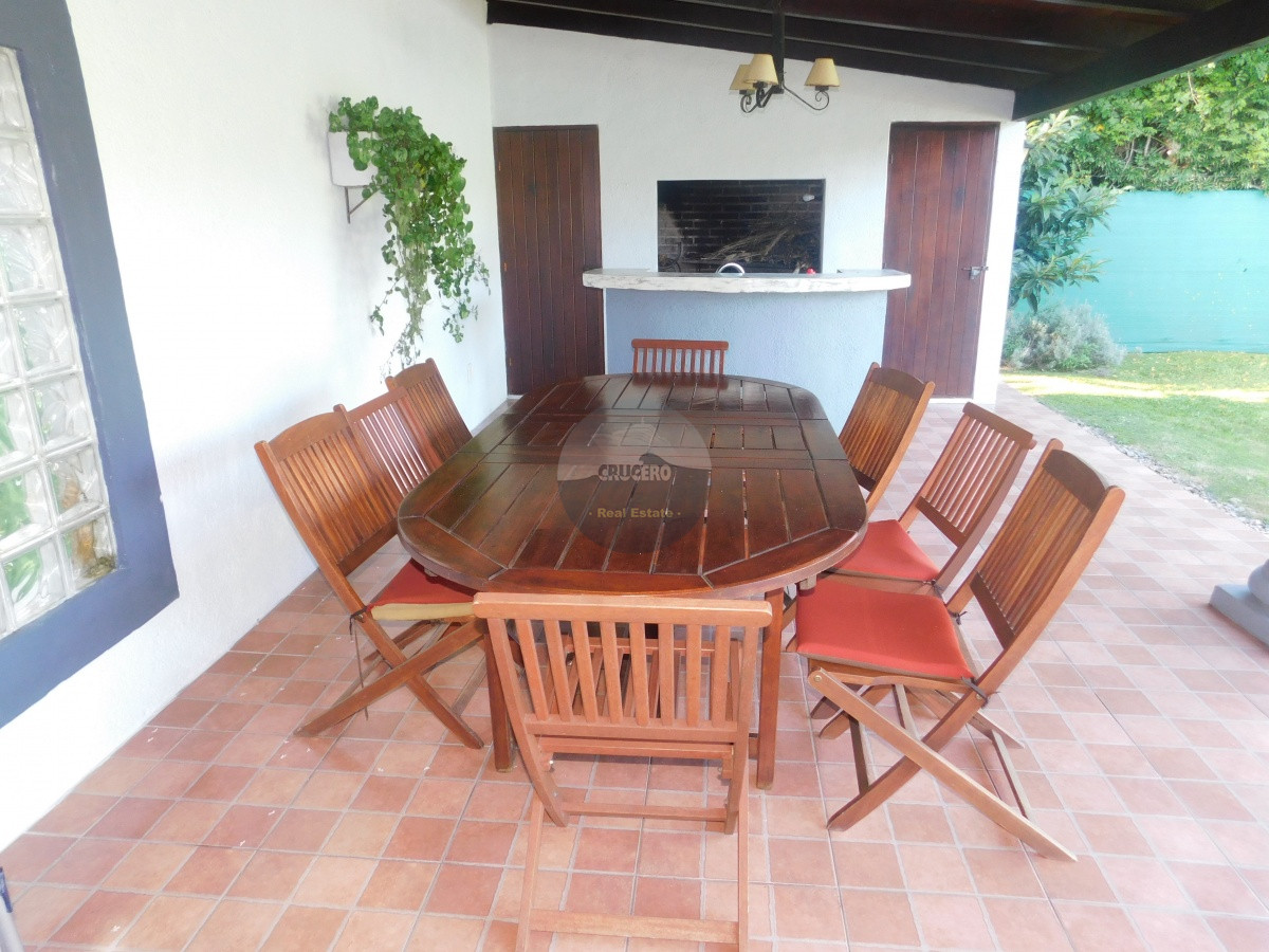 Casa ID.5766 - CASA EN VENTA DE 5 DORMITORIOS EN SAN RAFAEL