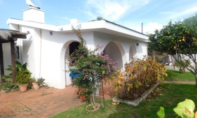 VENTA CASA 4 DORMITORIOS EN EL TESORO