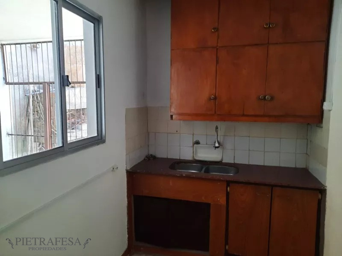 Apartamento ID.8643 - Apto tipo casa en venta 2 dormitorios, 1 baño, garaje y patio-La Teja