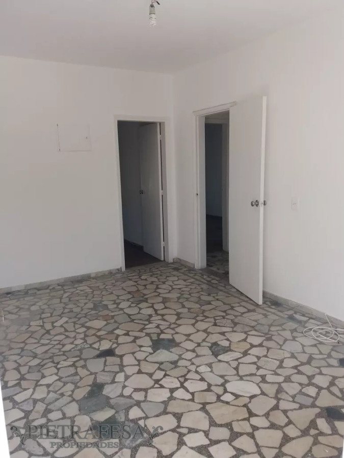 Apartamento ID.8877 - Apto con renta en venta 2 dormitorios y balcón-Hipólito Mordellie