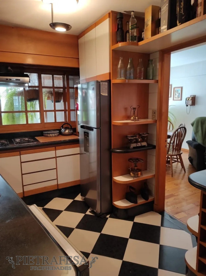 Apartamento ID.5609 - Apartamento amueblado 3 dormitorios, 4 baños, terraza y garaje- Echevarriarza- Pocitos