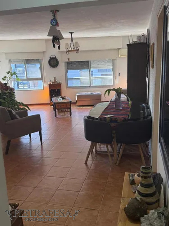 Apartamento ID.13745 - Apartamento en alquiler, 2dormitorios, 1baño, terraza lavadero. Centro.
