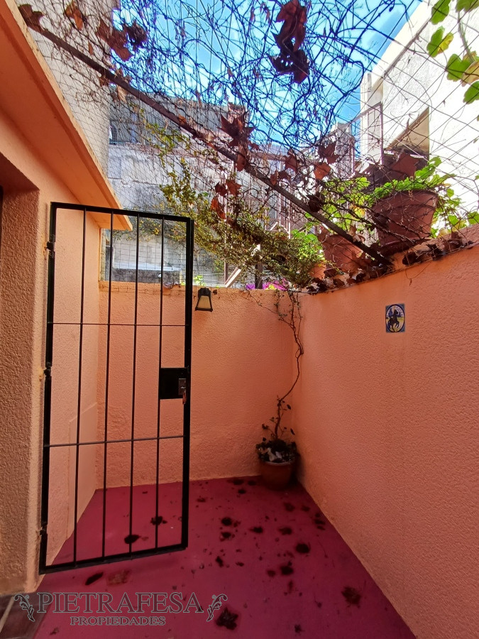 Apartamento ID.9413 - Apto en venta 2 dormitorios, 1 baño, patio-Barrio Sur