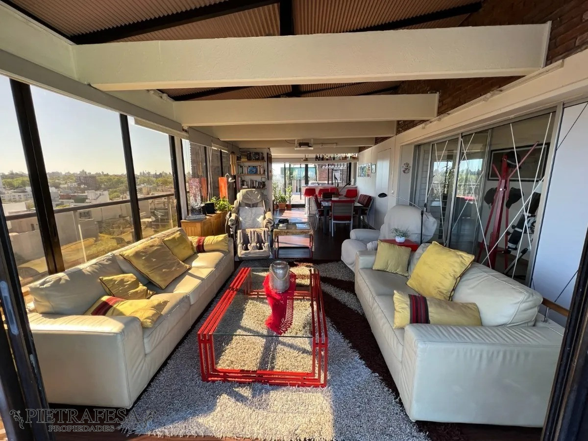 Apartamento ID.4915 - Penthouse en venta 3 dormitorios, 6 baños, terraza y garaje- Rbla. Armenia- Puerto Buceo