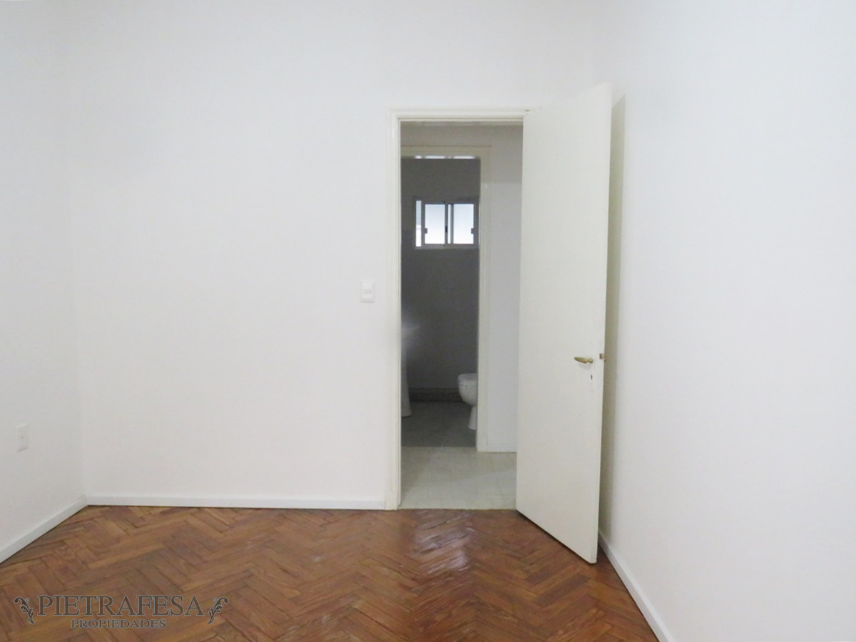 Apartamento ID.7231 - Apartamento en venta con renta, 2 dormitorios, 1 baño -Ciudadela-Ciudad Vieja