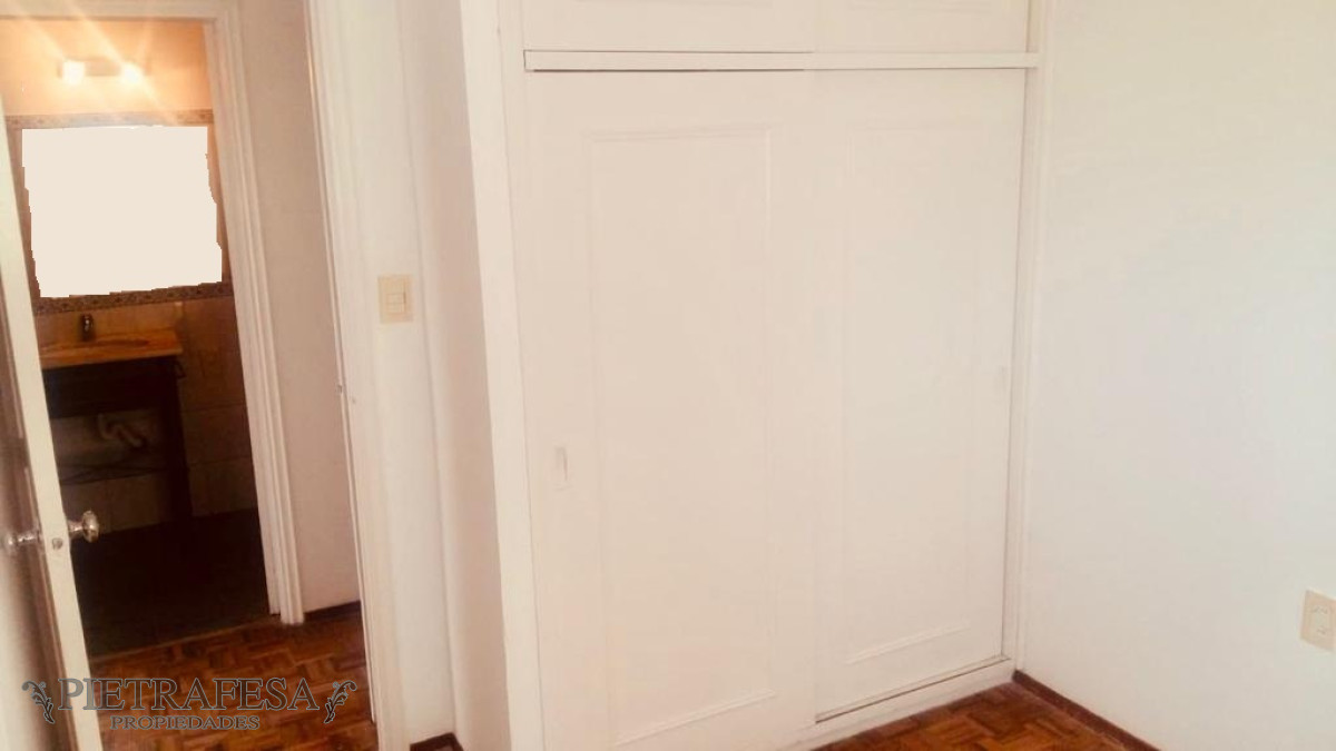 Apartamento ID.6148 - Apartamento en venta con renta, 3 dormitorios, 1 baño, garaje, Pocitos.
