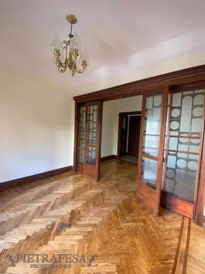 Apartamento ID.9297 - Apartamento en alquiler, 3dorm, 2 baños. Ciudad Vieja.
