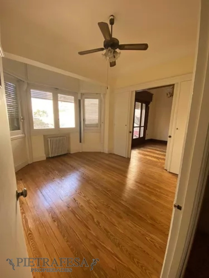 Apartamento ID.9297 - Apartamento en alquiler, 3dorm, 2 baños. Ciudad Vieja.