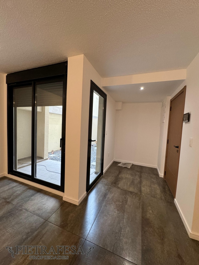 Apartamento ID.10511 - Apartamento en venta, 2 dorm, 1 baño, patio. Prado.
