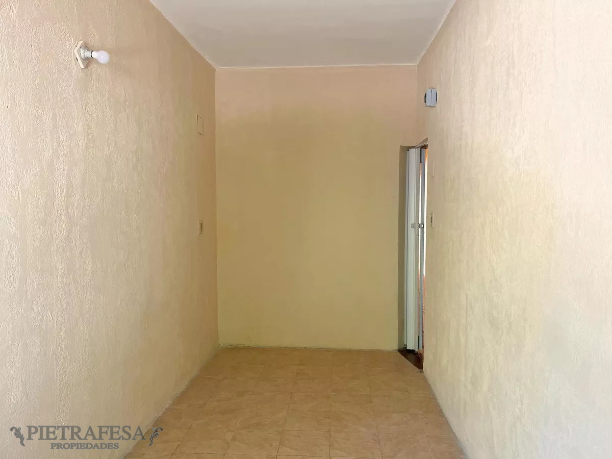 Apartamento ID.12882 - Apto en venta con renta,2 dorm, 1 baño-La Comercial