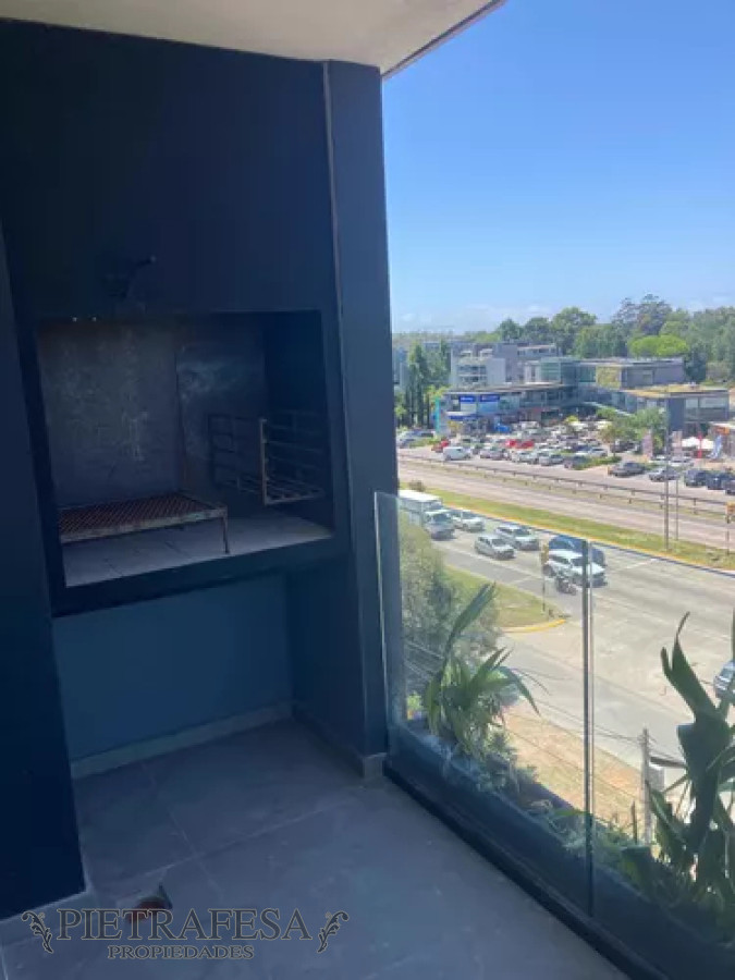 Apartamento ID.11881 - Apartamento en alquiler, 2dorm, 1 baño, terraza con parrillero, cochera. Parque Miramar.