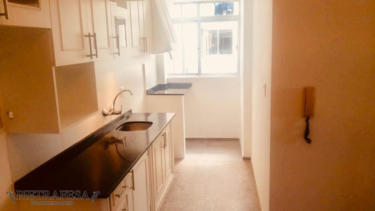 Apartamento ID.6148 - Apartamento en venta con renta, 3 dormitorios, 1 baño, garaje, Pocitos.
