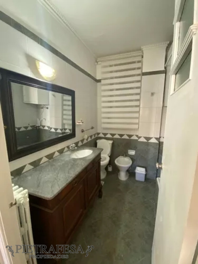 Apartamento ID.9297 - Apartamento en alquiler, 3dorm, 2 baños. Ciudad Vieja.