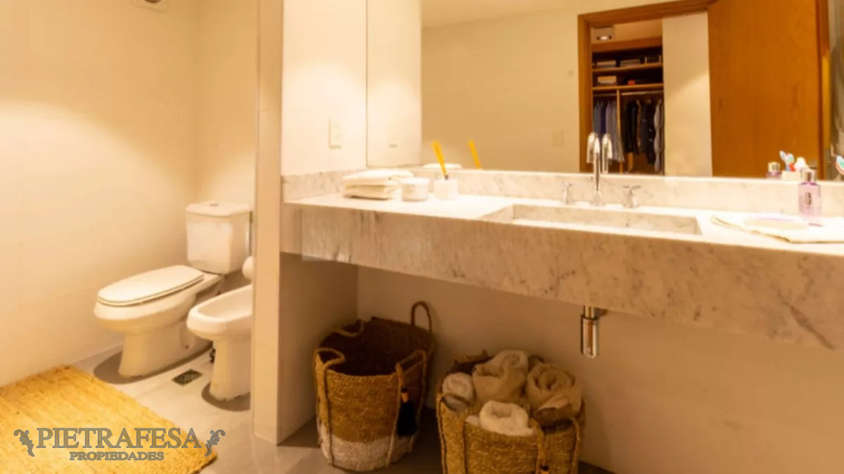 Apartamento ID.12542 - Apto en venta con renta, 3 dormitorios, terraza, garaje-Pocitos 