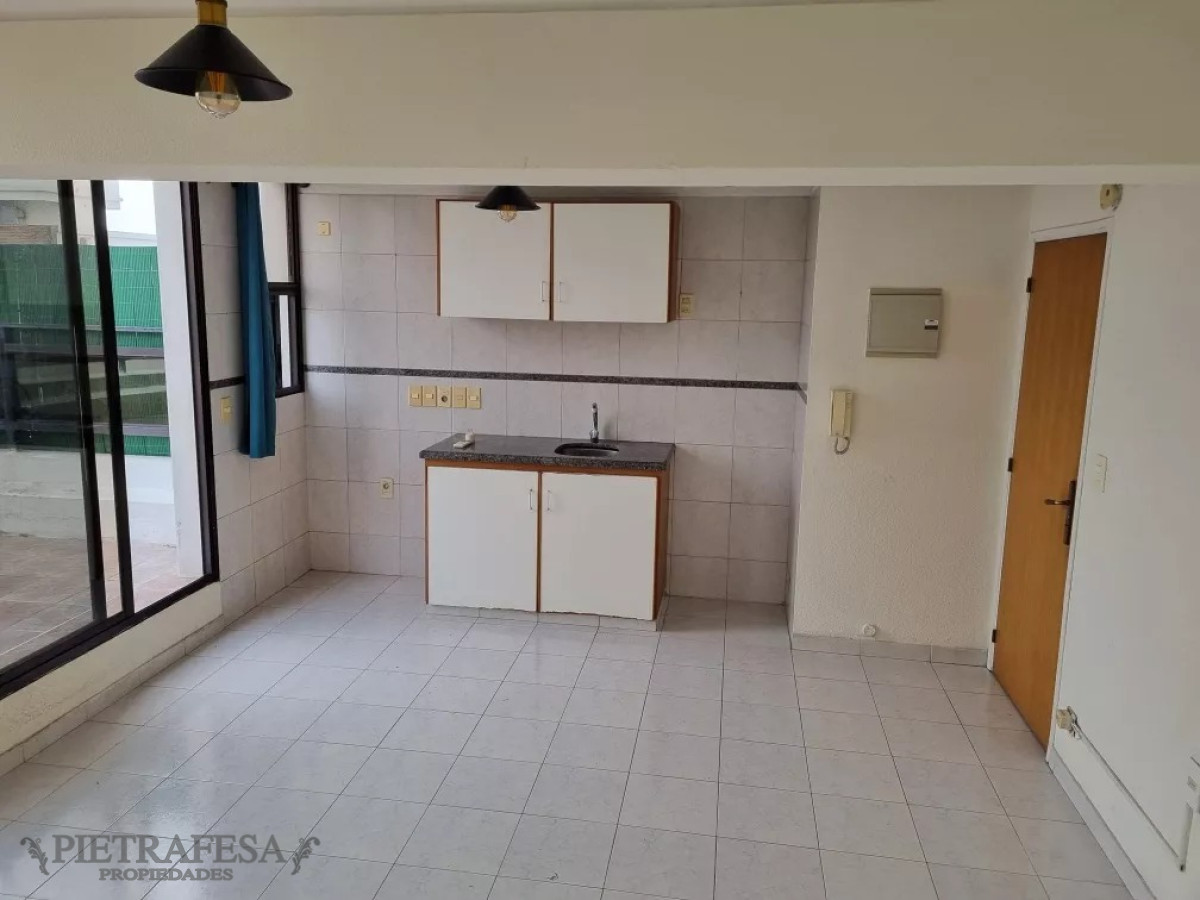 Apartamento ID.10735 - Apto en venta con renta 1 dormitorio, 1 baño, terraza- Tres Cruces.